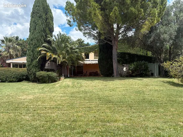 Propriété 10 pièces 237 m²