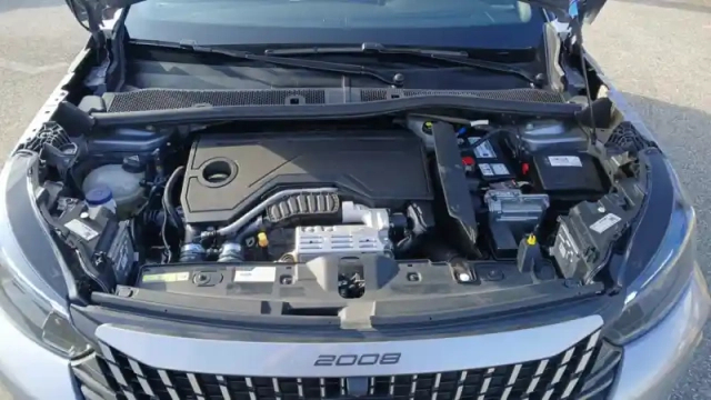 Peugeot 2008 hybrid 136 e-dcs6 — photo 16