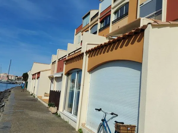 LE CAP D'ADE: Île des pêcheurs: Appartement AVEC GARAGE Attenant type T2/T3 Loggia