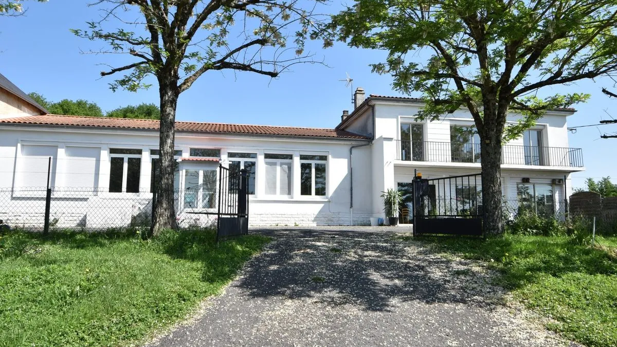 Photo 1
