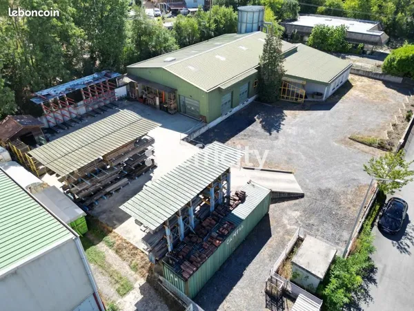 Local industriel 740 m²