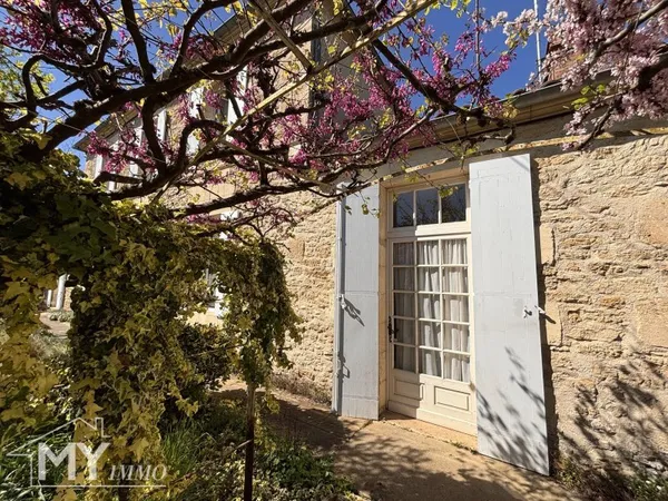 GORNAC - Maison en pierre de caractère avec dépendances et grand terrain