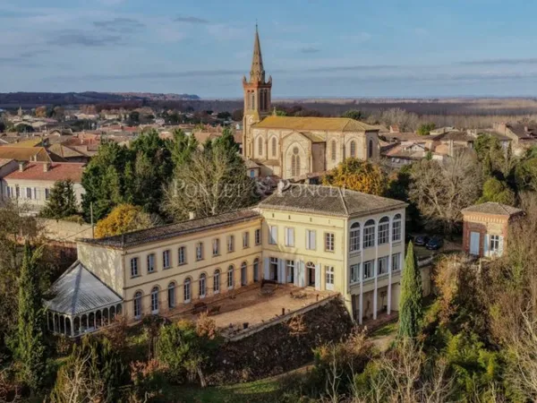 Château du XVIII? siècle d'inspiration toscane