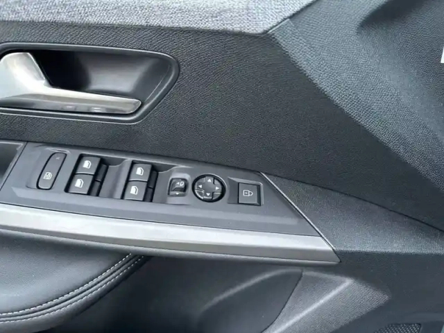 Peugeot 3008 hybrid 145 e-dcs6 — photo 40