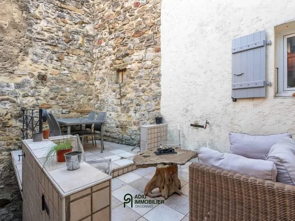 Maison de village en pierre, 90m² avec terrasse intime et garage - Tout à pied