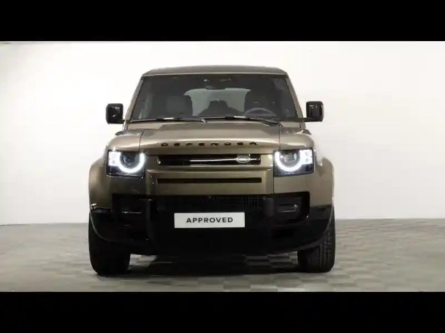 Land Rover Defender 110 2.0 p300e phev x-dynamic se — photo 9