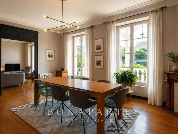 Maison 8 pièces 226 m²