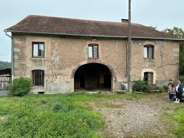 Ferme comtoise d 'époque, 150m 2 4 pièces ,3 chambres sur 80 ares de terrain