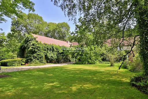 Maison 8 pièces 300 m²