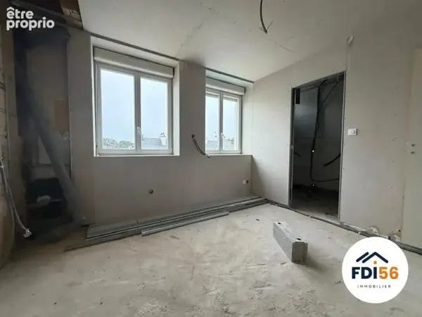 Lorient - t2 de 50 m² à aménager selon vos envies - balcon - a vendre