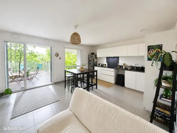 CASTELNAU-LE-LEZ - Superbe T3 traversant 69 m² avec terrasse - Résidence “Le Bois Volant” - Parking 