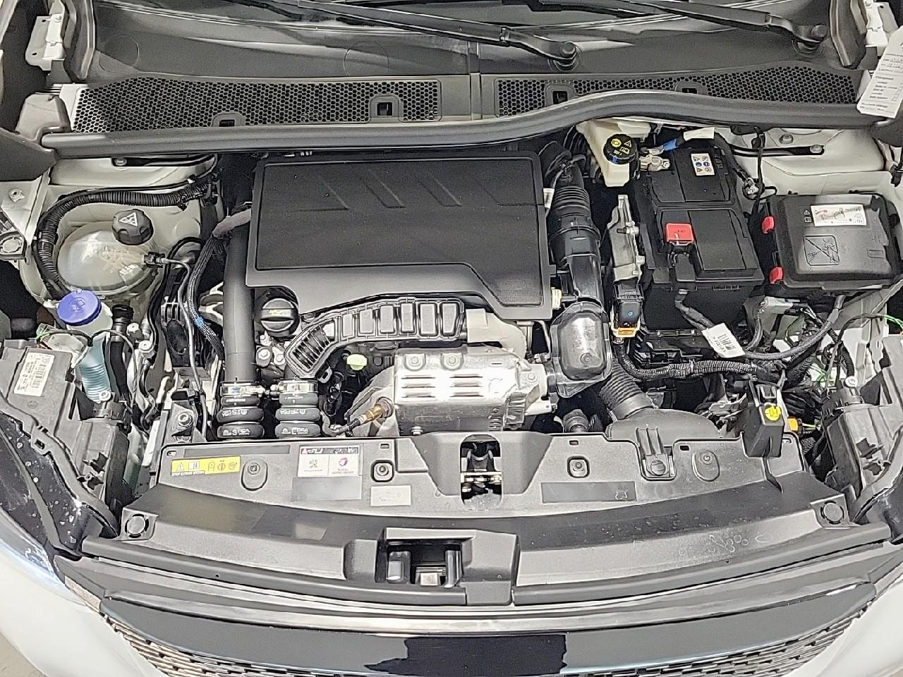 Peugeot 2008 puretech 100 s&s bvm6 style — photo 15