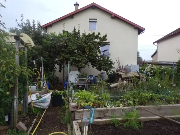 A vendre en viager à PERONNAS Maison de 104 m2
