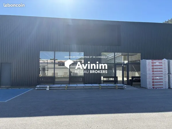 Local 600 m² Gémenos
