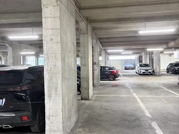 Exclusivité - Poincaré/Trocadéro - Emplacement de parking.