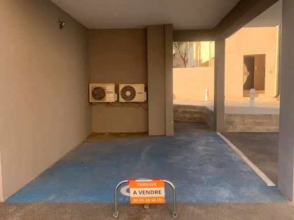 Vends combo 2 Parkings Voiture + Moto LA FARLEDE