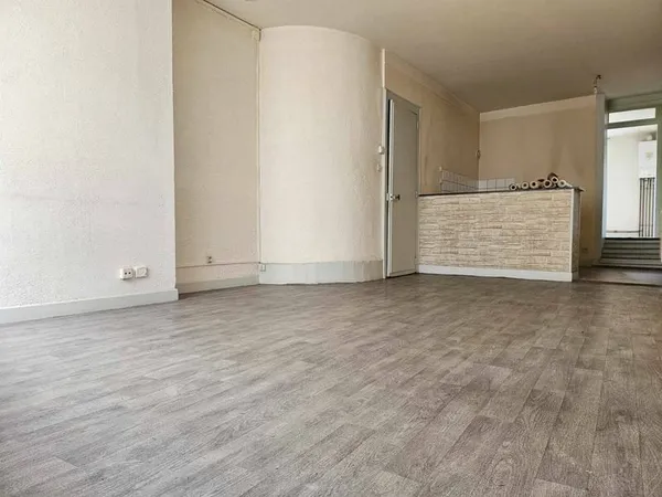 Local commercial 2 pièces 48 m²