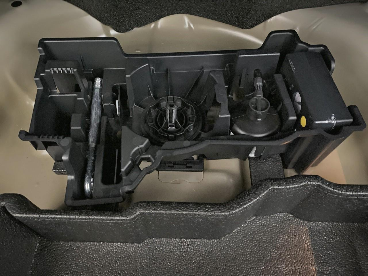 Peugeot 2008 hybrid 145 ch e-dcs6 allure — photo 12