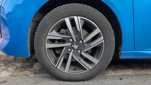 Peugeot 208 1.2 PureTech 100 - Allure Pack – 2021 – 14073 km – Essence – Boîte Manuelle — photo 24