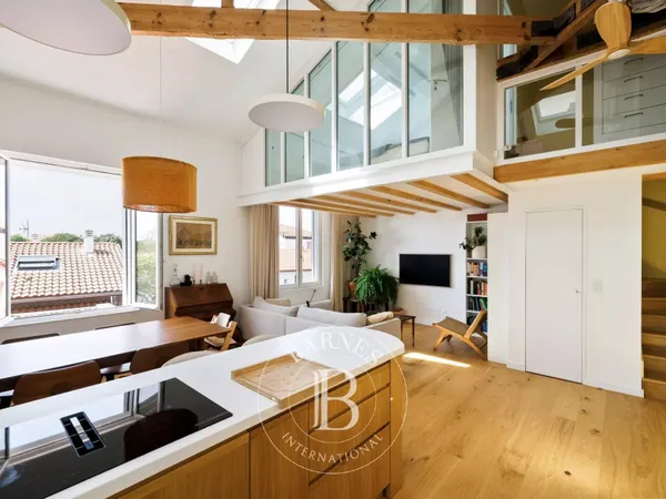 BIARRITZ, APPARTEMENT DE 73 M², COMME UNE MAISON, ENTIÈREMENT RÉNOVÉ