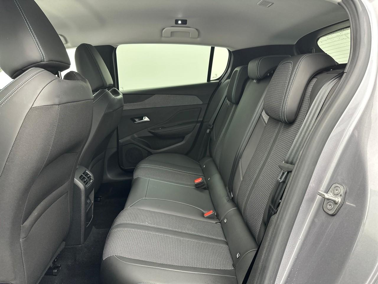 Peugeot 308 hybrid 145 e-dcs6 allure — photo 12