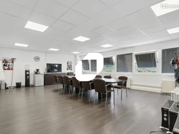 Local industriel 5 151 m²