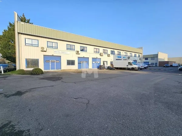 Local d'activité 710 m²