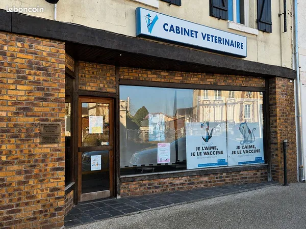 Local commercial 160 m² GASNY