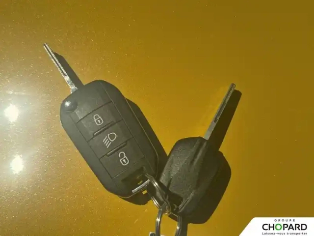 Peugeot 208 puretech 75 s&amp;s bvm5 — photo 21