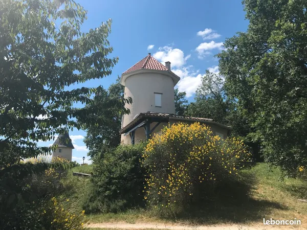 Moulin à vent restauré avec piscine, pour résidence secondaire ou gite, vue imprenable