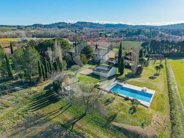 Mas provençal 10 pièces 255 m²