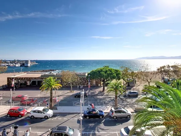 À LOUER EN EXCLUSIVITÉ - STUDIO AVEC VUE MER À FRÉJUS