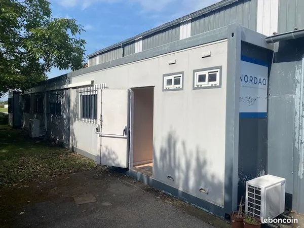 Local d'activité 158 m² - bureaux et stockage - corbas