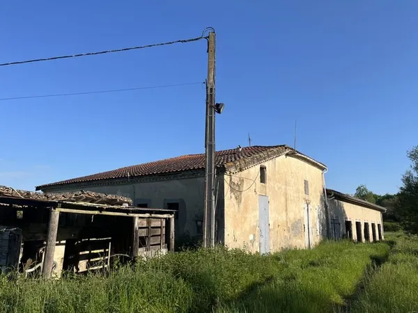 ANCIENNE FERME 400m2 SUR 6 HECTARES