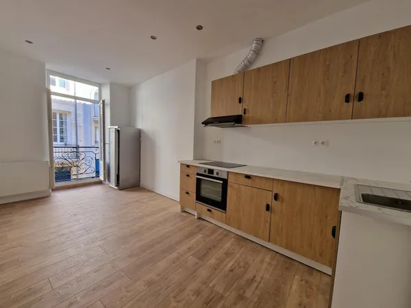 À vendre - T3 rénové de 44 m² au coeur de Bordeaux, proche Gambetta et Pey Berland