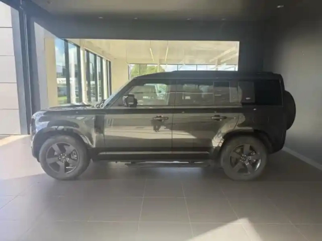 Land Rover Defender 110 2.0 p400e x-dynamic hse — photo 4