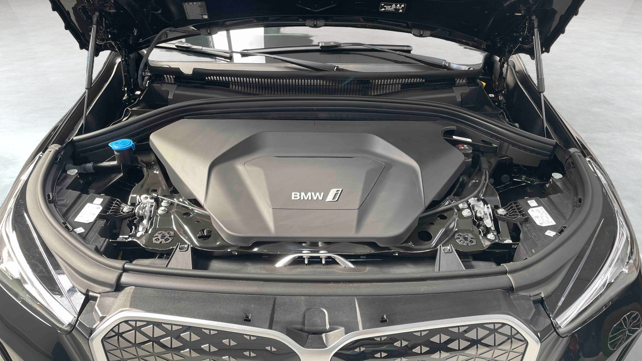 BMW iX1 eDrive20 — photo 20