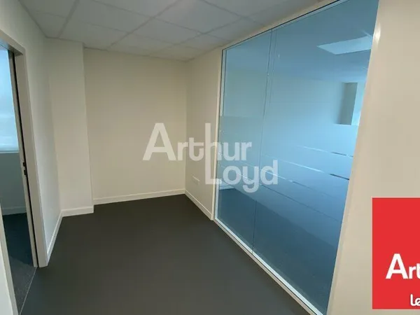Bureaux 153 m² SAINT BENOIT