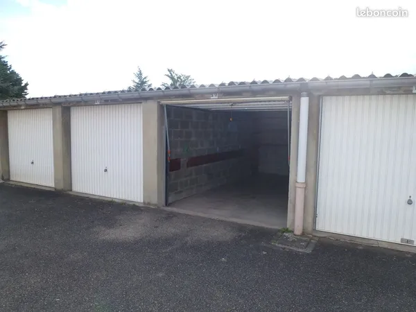 Stationnement Location Vénissieux   95€