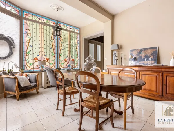 Maison 7 pièces 210 m²
