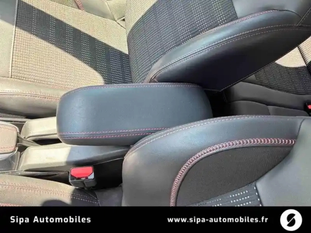 Peugeot 2008 puretech 110ch s&amp;s eat6 — photo 31