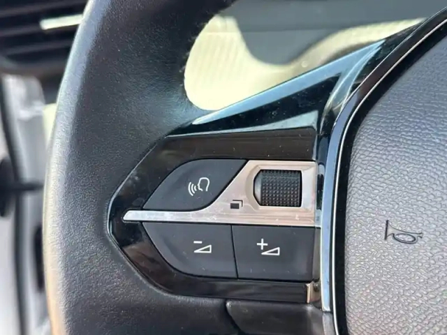Peugeot 208 electrique 51 kwh 156ch — photo 18