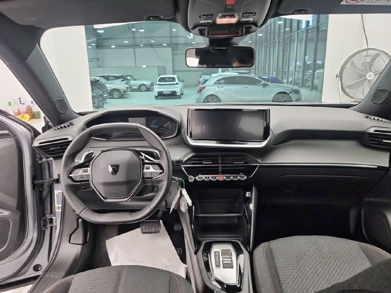 Peugeot 2008 hybrid 145 e-dcs6 style — photo 12