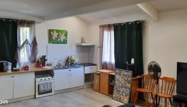 A LOUE MAISON T2 + EN PIERRE rénovée CENTRE VILLE de CAVIGNAC