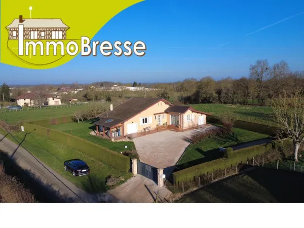 MONTREVEL EN BRESSE - MAISON FAMILIALEPROCHE DU CENTRE