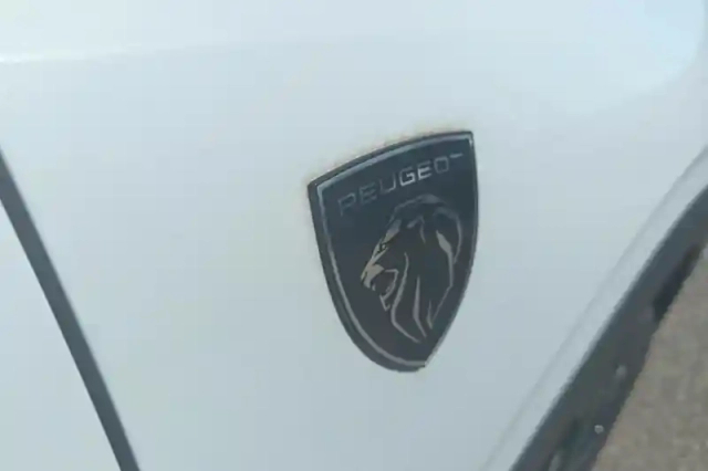 Peugeot 5008 hybrid 145 ch e-dcs6 — photo 34