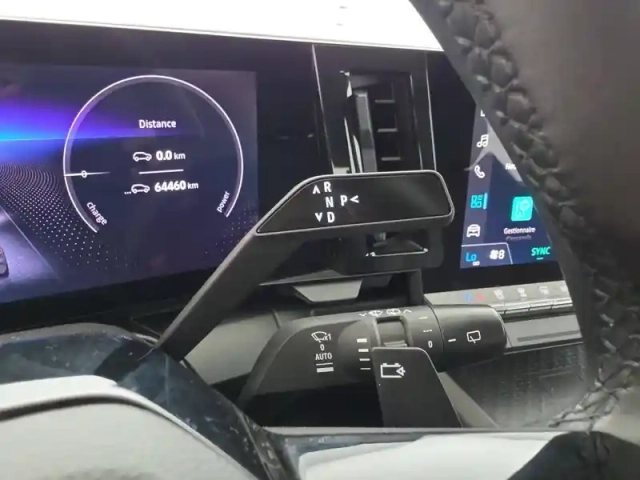 Renault Megane e-tech ev60 130ch super charge — photo 36