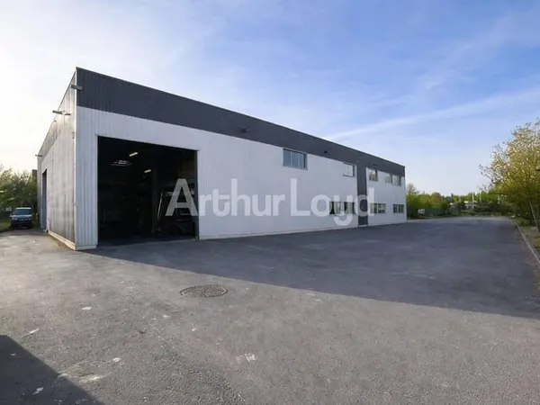 Entrepôt 750 m²