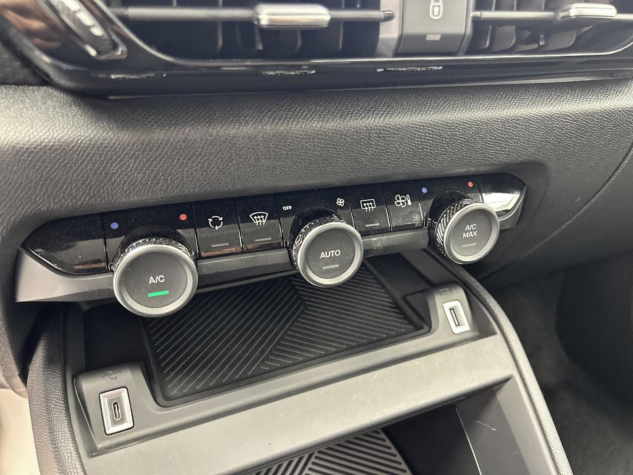 Citroën C4 X hybride 145 ch e-dcs6 plus — photo 26