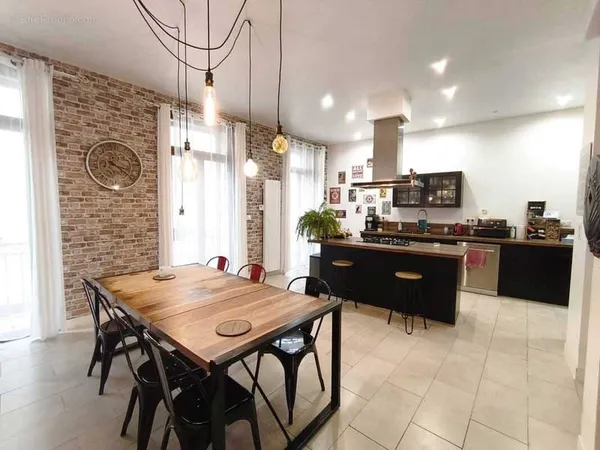 Baixas - Maison traversante rénovée de 183 m2